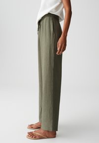OPUS HIGH RISE LONG WIDE FIT CRINKLE - Trousers - olive leaf