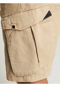 CHASIN' RIOT.S GAMMA - Šortai - beige