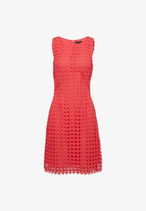 Rode mouwloze jurk met een diamanten patroon, knielange ontwerp en een ritssluiting aan de achterkant. Lichtgewicht stof.