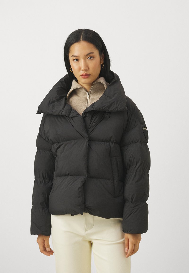 HIGH SHOULDER JACKET / BLK