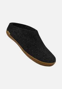 Black felt slipper with a slip-on design and rounded toe. Features a tan rubber sole and minimalistic branding on the side.