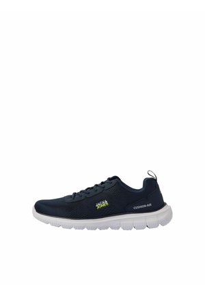 Chaussure de sport noire basse avec semelle blanche, étiquetée "Jack & Jones" et "Cushion Air" sur le côté, conçue pour un usage sportif ou décontracté.