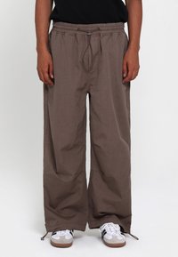 LOW LIGHTS STUDIOS® Tygbyxor - brown