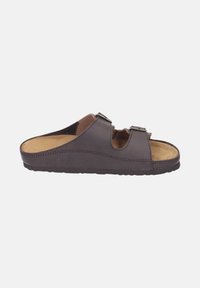 Sandalo a scivolo in pelle marrone con due fibbie regolabili, design con punta aperta, dettagli cuciti lungo i bordi e soletta imbottita color tan.