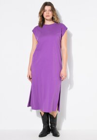 Studio Untold DÉCOLLETÉ ROND FENTE SUR LE CÔTÉ - Žerzejové šaty - violet