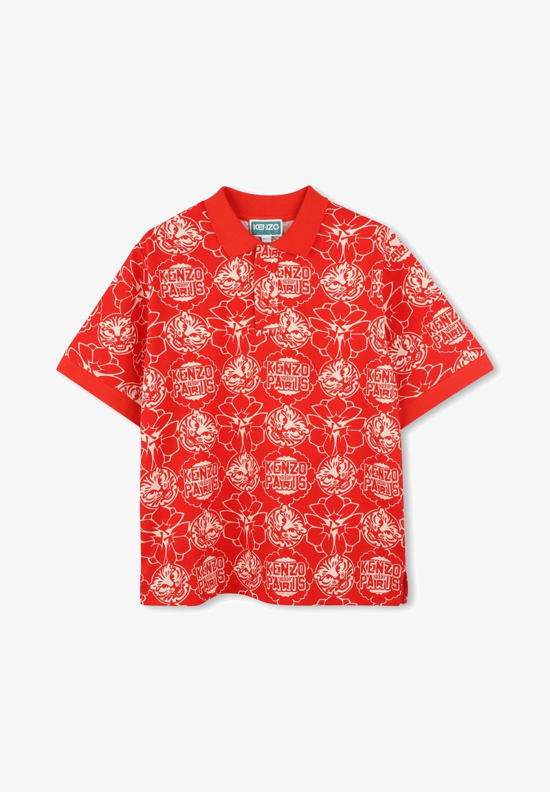 Polo rouge avec un motif floral et de tigre blanc, doté d'un col classique et de manches courtes. Les matériaux semblent lisses et légers.