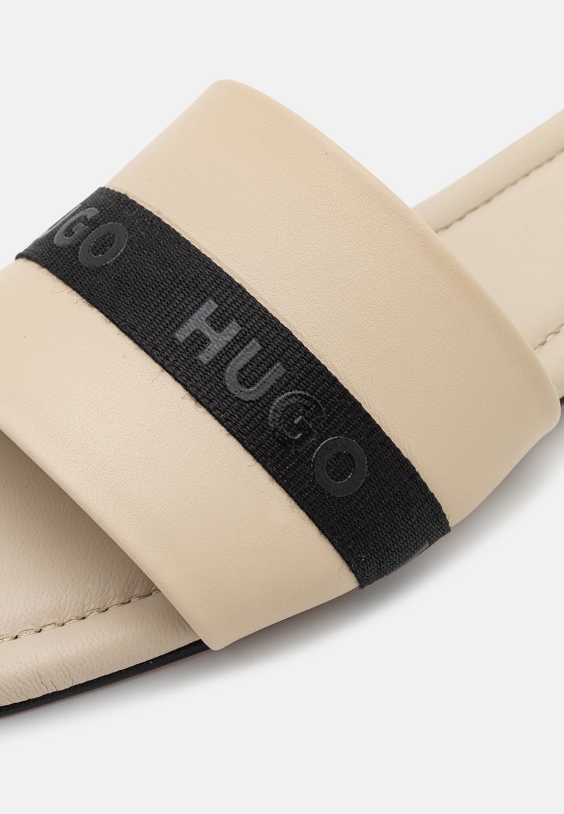 Damen Flache Pantoletten | HUGO LOLA SLIDE Pantolette flach open white/weiß - EP15191 Damen Flache Pantoletten | HUGO LOLA SLIDE Pantolette flach open white/weiß - EP15191