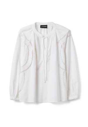 Weiße langärmlige Bluse mit rundem Ausschnitt, Spitzen-Details zum Ausstanzen auf Vorderseite und Ärmeln sowie einer vorderen Bindung.