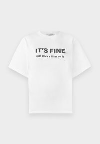 SLOGAN TEE ITS FINE JUST STICK A FILTER ON IT - T-Shirt print - white