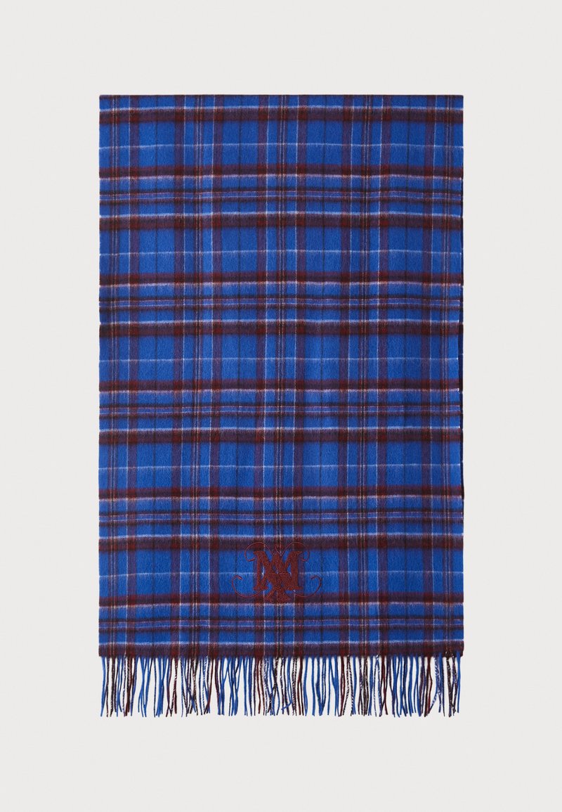 Blå rutete skjerf laget av myk stoff, med mørkerøde og hvite linjer, brodert logodetalj og frynsete kanter.
