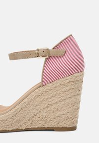 s.Oliver Platform sandals - red