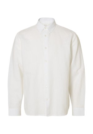 Biała koszula na długi rękaw z kołnierzykiem na spinki i mankietami na guziki, prezentowana na jednolitym tle.