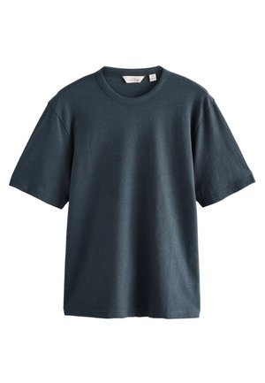 Donkergroene katoenen T-shirt met een ronde hals, korte mouwen, een ontspannen pasvorm en minimale stikdetails bij de halslijn.