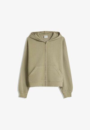 Olivově zelená mikina na zip vyrobená z měkké látky. Má přední kapsu a kapuci se šňůrkami. Dlouhé rukávy s žebrovanými manžetami.