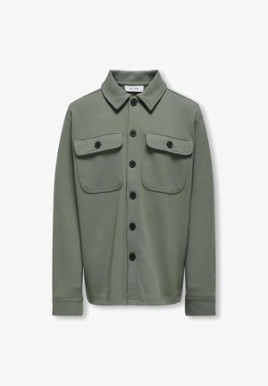Olivno zeleni srajčni jopič z dvema prsnikoma, črnimi gumbi in ovratnikom. Narejen iz strukturirane tkanine z dolgimi rokavi.
