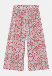 Rode wijde broek met witte bloemenprint en een elastische tailleband.