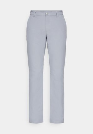 Calças cinzentas claras com corte reto, fecho com botão, bolsos frontais e um tecido liso e texturizado. Design minimalista, sem padrões.
