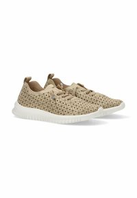Zapatillas atléticas beige con un upper de malla texturizada que presenta un patrón de cuadrícula, suela blanca flexible y tiradores en el talón para facilitar su puesta.