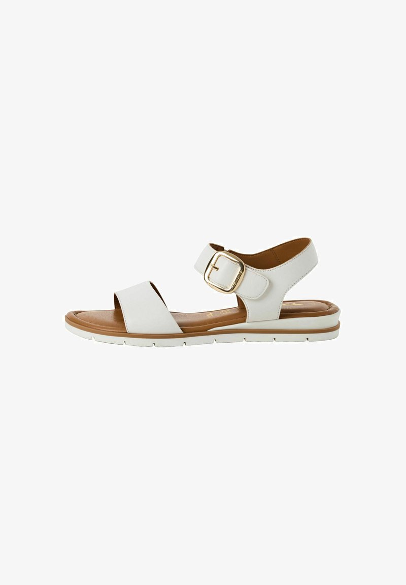 Weiße Leder-Sandale mit zwei Riemen, einer Schnalle am Knöchelriemen und einem braunen Fußbett. Verfügt über eine weiße Gummisohle mit strukturierten Details.