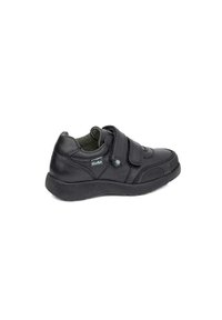 Zapato de cuero negro con dos correas de Velcro, punta redonda, forro acolchado y suela de goma. Presenta detalles de costura sutiles.