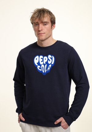 Marineblauwe sweatshirt van katoen met ronde hals, met een groot wit en blauw "PEPSI COLA" logo op de voorkant. Zachte textuur.