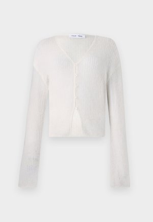 Cardigan leggero di colore crema con un motivo a costine. Presenta un collo a V, maniche lunghe e cinque bottoni sulla parte anteriore.