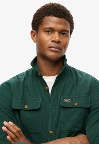 Superdry & Co TRAILS - Camisa - pine green