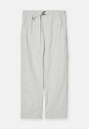 Nike ACG HIKE PANT - Pantalones - orewood brown/summit white