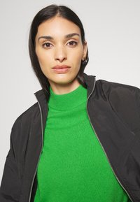 pure cashmere MOCKNECK - Camisola - green