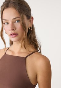 Stradivarius HALTER  - Fodralklänning - dark brown