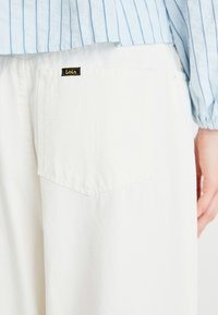 LOIS Jeans PALOMA - Široke hlačnice - otawa white