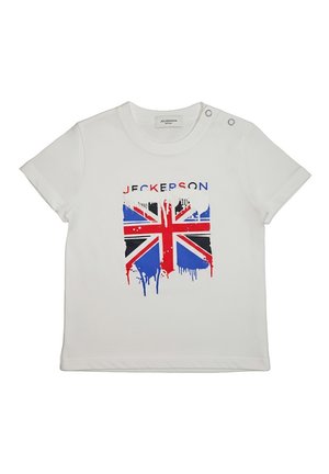 Maglietta bianca a maniche corte per bambino con bottoni a pressione sulla spalla, con una bandiera Union Jack consumata e la scritta "JECKEPSON" sopra.