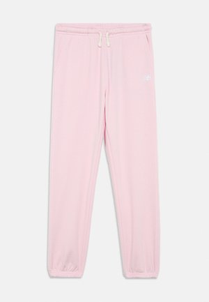 Svjetloružičaste trenirke s elastičnim strukom i manžetama, bijelim vezicama, bočnim džepovima i malim bijelim logotipom na desnom bedru.