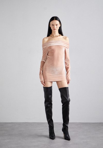 GmbH OFF SHOULDER MINI DRESS - Kokteilikleit/peokleit - rose