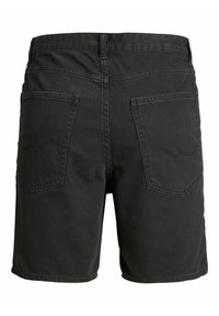 Pantaloni corti in denim nero con due tasche posteriori, cuciture a vista e vestibilità dritta. Presentano una texture liscia e un minimalismo nei dettagli.
