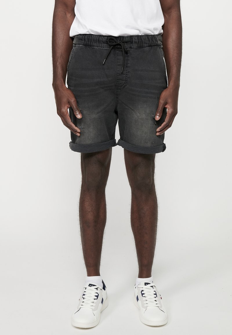 Koroshi BERMUDA JOGGER - Džinsa auduma šorti - denim black denim