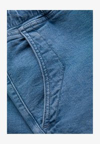 Seleccionado, light blue