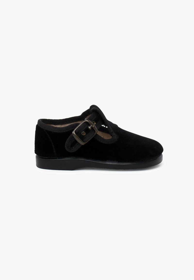 Scarpa in velluto nero con punta arrotondata, fascia elasticizzata e fibbia decorativa. Presenta una suola solida in gomma nera e un morbido rivestimento interno.
