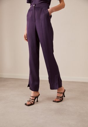 Materiel SLITS OUT PANTS - Παντελόνι - deep purple