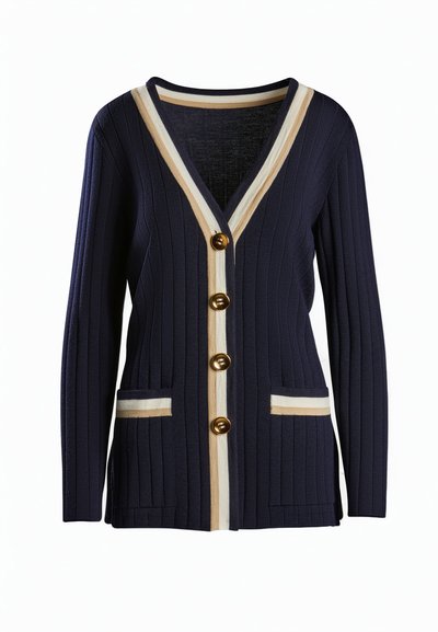 Marinblå ribbad cardigan med beige och vita randiga detaljer, fem gyllene knappar och två framfickor. Mjuk textur, V-halsdesign.