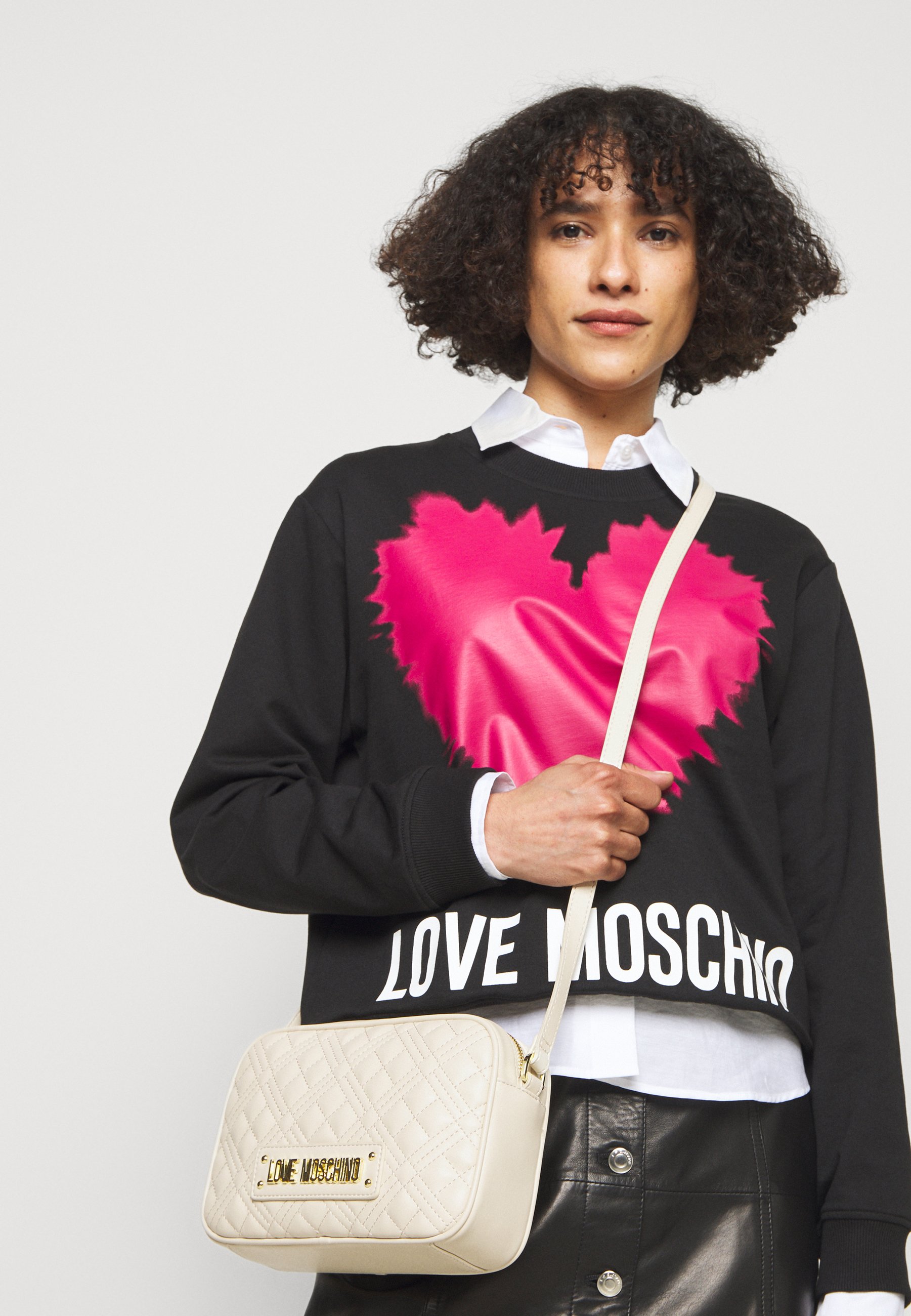 Love Moschino QUILTED CAMERA BAG - Borsa a tracolla - avorio - Zalando.it
