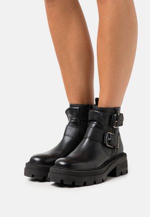 LEATHER - Stivaletti con plateau - black