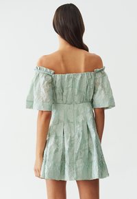 THE FATED PIERRE - Vestido informal - sage green