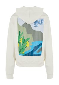Kremkrāsas hoodie ar krāsainu Amalfi krasta grafikā uz muguras, kurā redzami zaļi lapu motīvi, zila ūdens un abstrakti kalni.
