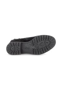 Zwarte Gabor-schoen met een getextureerde rubberen zool met een profielpatroon voor grip, voorzien van een bovenkant van suede en een ritsdetail aan de zijkant.