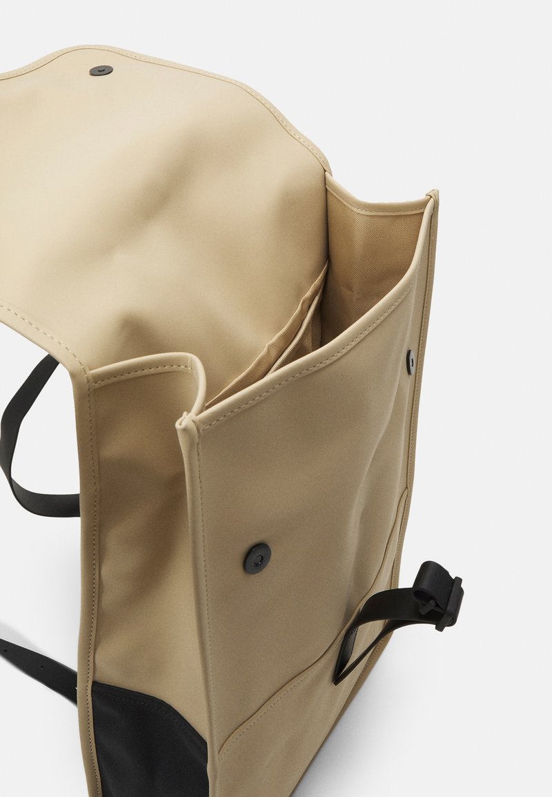 rains backpack beige Rains BACKPACK UNISEX - Rucksack - sand/beige