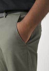 Jack's Sportswear SUPERFLEX PANTS - Hlače chino - light army