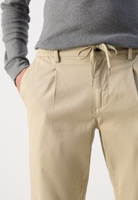 Thumbnail Image 7