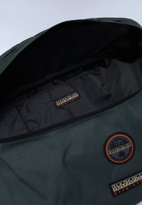 Napapijri VOYAGE - Marsupio - green urban