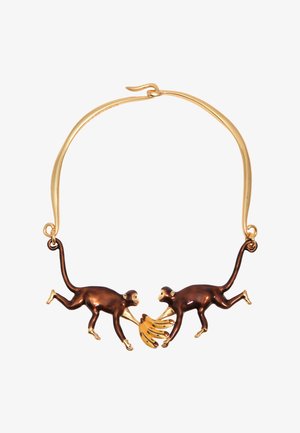 Collar dorado y marrón con dos monos enfrentados, cada uno sosteniendo un racimo de plátanos entre ellos.